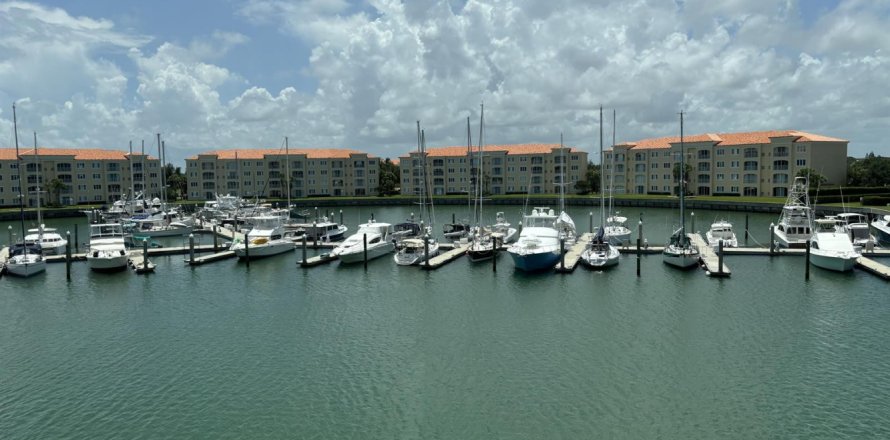 Condo in St. Lucie, Florida, 2 bedrooms № 2077435