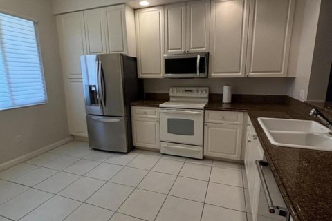 Condo in St. Lucie, Florida, 2 bedrooms № 2077435 - photo 3