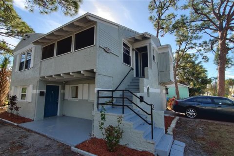 Propiedad comercial en Saint Petersburg, Florida 8 dormitorios, 163.97 m2 № 2113006