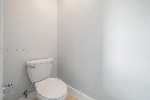 Villa ou maison à louer à Homestead, Floride: 5 chambres, 273.5 m2 № 2001332 - photo 17