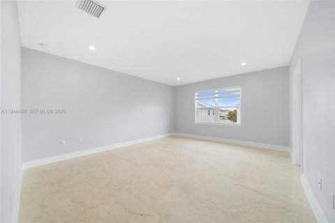 Villa ou maison à louer à Homestead, Floride: 5 chambres, 273.5 m2 № 2001332 - photo 12