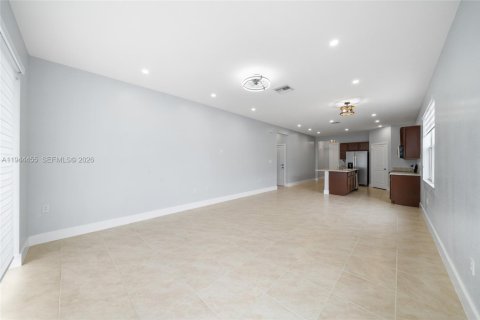 Villa ou maison à louer à Homestead, Floride: 5 chambres, 273.5 m2 № 2001332 - photo 8