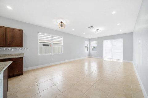 Villa ou maison à louer à Homestead, Floride: 5 chambres, 273.5 m2 № 2001332 - photo 7