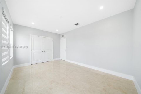 Villa ou maison à louer à Homestead, Floride: 5 chambres, 273.5 m2 № 2001332 - photo 23