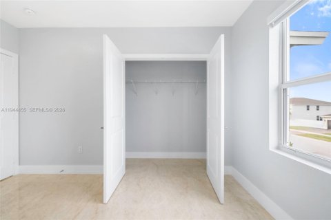 Villa ou maison à louer à Homestead, Floride: 5 chambres, 273.5 m2 № 2001332 - photo 21