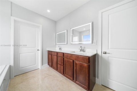 Villa ou maison à louer à Homestead, Floride: 5 chambres, 273.5 m2 № 2001332 - photo 14