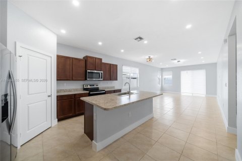 Villa ou maison à louer à Homestead, Floride: 5 chambres, 273.5 m2 № 2001332 - photo 3