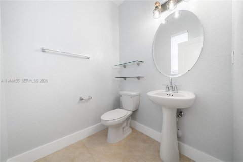 Villa ou maison à louer à Homestead, Floride: 5 chambres, 273.5 m2 № 2001332 - photo 9