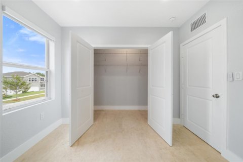 Villa ou maison à louer à Homestead, Floride: 5 chambres, 273.5 m2 № 2001332 - photo 24