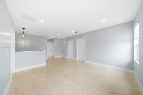 Villa ou maison à louer à Homestead, Floride: 5 chambres, 273.5 m2 № 2001332 - photo 11