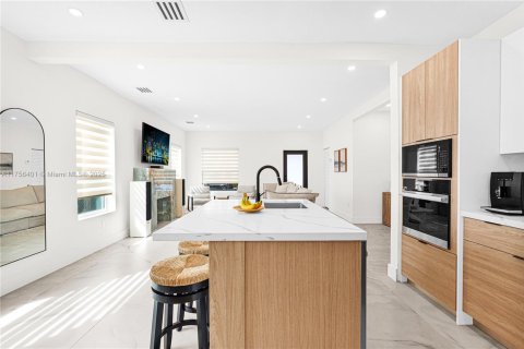 Casa en venta en Miami, Florida, 4 dormitorios, 149.2 m2 № 1860289 - foto 18