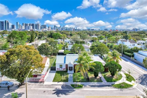 Casa en venta en Miami, Florida, 4 dormitorios, 149.2 m2 № 1860289 - foto 4