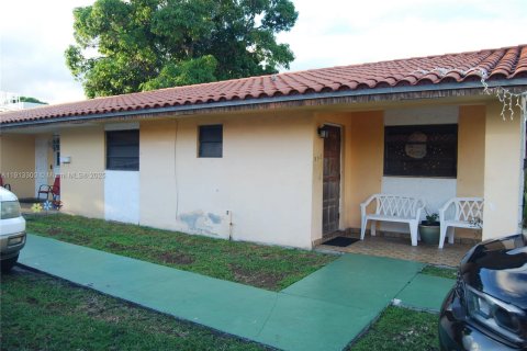 Immobilier commercial à vendre à Miami, Floride: 192.12 m2 № 1969413 - photo 2