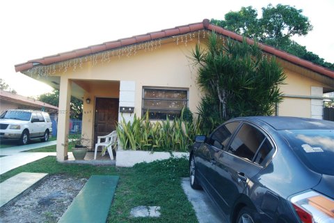 Immobilier commercial à vendre à Miami, Floride: 192.12 m2 № 1969413 - photo 1