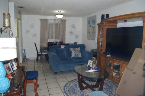 Immobilier commercial à vendre à Miami, Floride: 192.12 m2 № 1969413 - photo 4