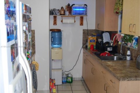 Immobilier commercial à vendre à Miami, Floride: 192.12 m2 № 1969413 - photo 5