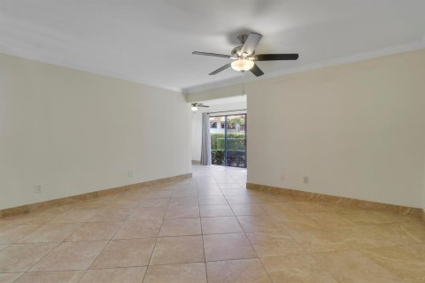 Condo in Palm Beach Gardens, Florida, 2 bedrooms № 2154189 - photo 7