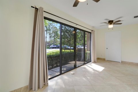 Condo in Palm Beach Gardens, Florida, 2 bedrooms № 2154189 - photo 22