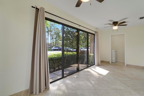 Condo in Palm Beach Gardens, Florida, 2 bedrooms № 2154189 - photo 19