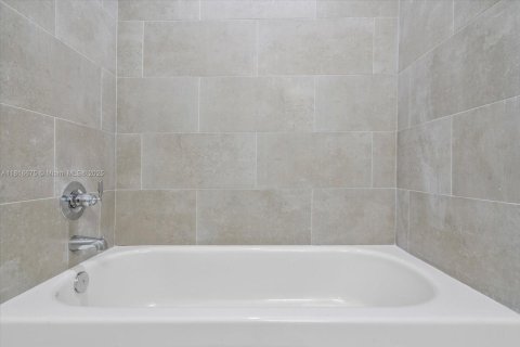 Снять в аренду виллу или дом в Майами, Флорида 2 спальни, 77.39м2, № 2034558 - фото 14