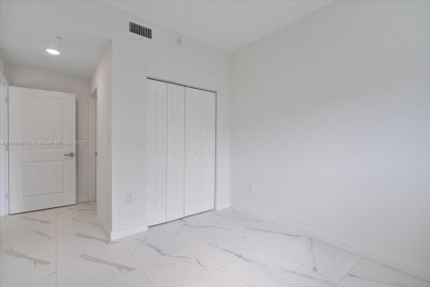 Снять в аренду виллу или дом в Майами, Флорида 2 спальни, 77.39м2, № 2034558 - фото 10