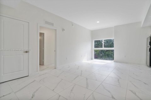 Снять в аренду виллу или дом в Майами, Флорида 2 спальни, 77.39м2, № 2034558 - фото 7