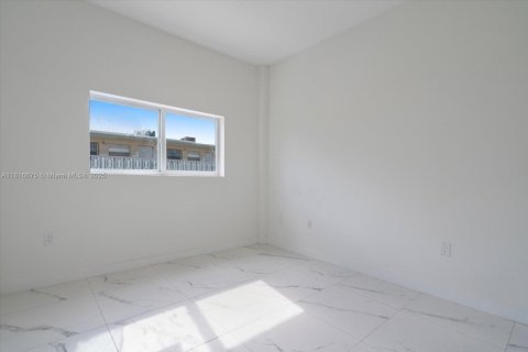 Снять в аренду виллу или дом в Майами, Флорида 2 спальни, 77.39м2, № 2034558 - фото 11