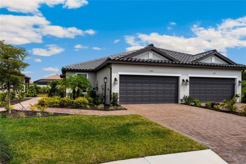 House in Bradenton, Florida 2 bedrooms, 144.74 sq.m. № 1086697 - photo 1
