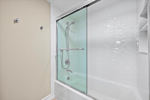 Condo in North Palm Beach, Florida, 2 bedrooms  № 2399981 - photo 23