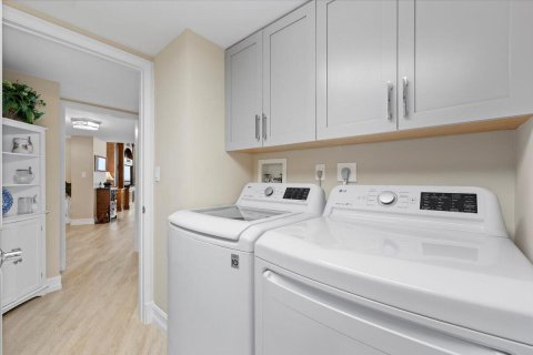 Condo in North Palm Beach, Florida, 2 bedrooms  № 2399981 - photo 15