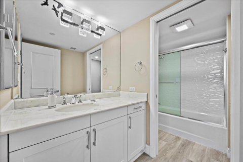 Condo in North Palm Beach, Florida, 2 bedrooms  № 2399981 - photo 21