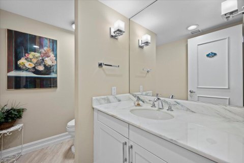Condo in North Palm Beach, Florida, 2 bedrooms  № 2399981 - photo 17