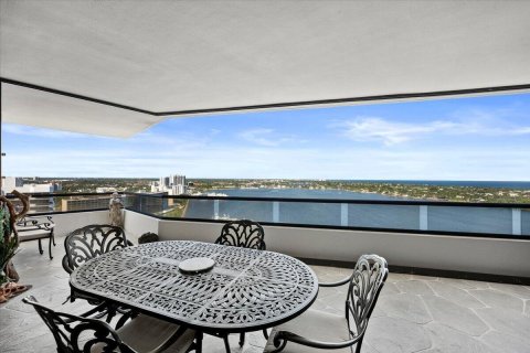 Condo in North Palm Beach, Florida, 2 bedrooms  № 2399981 - photo 22