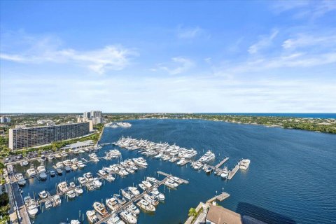 Condo in North Palm Beach, Florida, 2 bedrooms  № 2399981