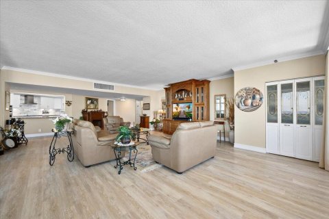 Condo in North Palm Beach, Florida, 2 bedrooms  № 2399981 - photo 7