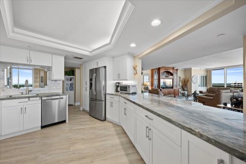 Condo in North Palm Beach, Florida, 2 bedrooms  № 2399981 - photo 14