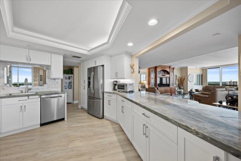Condo in North Palm Beach, Florida, 2 bedrooms  № 2399981 - photo 12