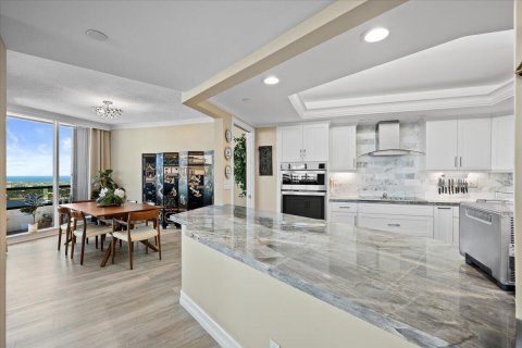 Condo in North Palm Beach, Florida, 2 bedrooms  № 2399981 - photo 9
