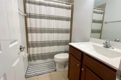 Condo in Doral, Florida, 2 bedrooms  № 1744014 - photo 14