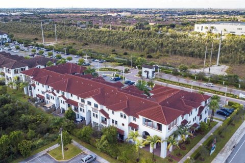 Condo in Doral, Florida, 2 bedrooms  № 1744014 - photo 2
