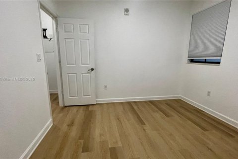 Condo in Doral, Florida, 2 bedrooms  № 1744014 - photo 13