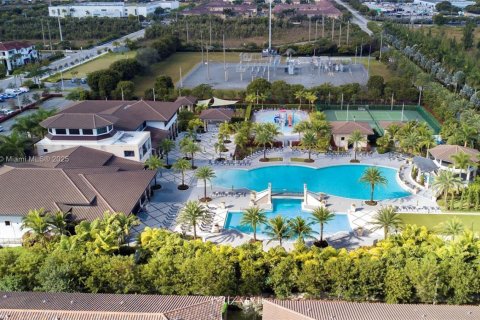 Condo in Doral, Florida, 2 bedrooms  № 1744014 - photo 19