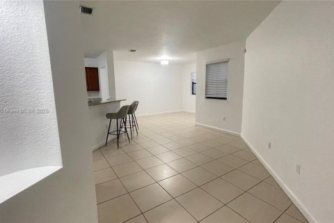 Condo in Doral, Florida, 2 bedrooms  № 1744014 - photo 7