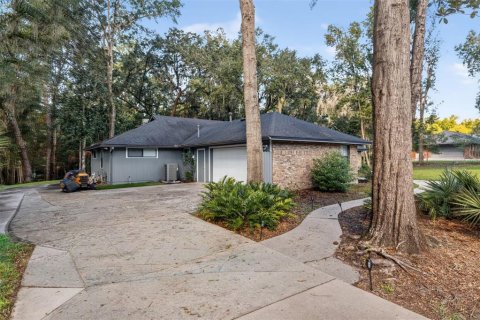 Villa ou maison à louer à Gainesville, Floride: 4 chambres, 277.41 m2 № 2418806 - photo 3