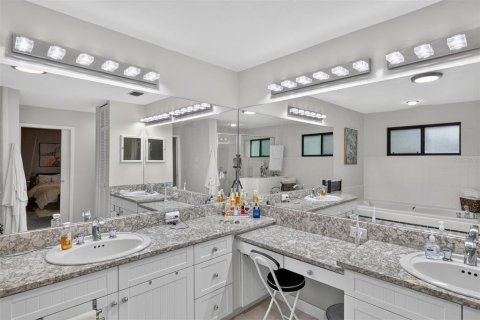 Villa ou maison à louer à Gainesville, Floride: 4 chambres, 277.41 m2 № 2418806 - photo 15