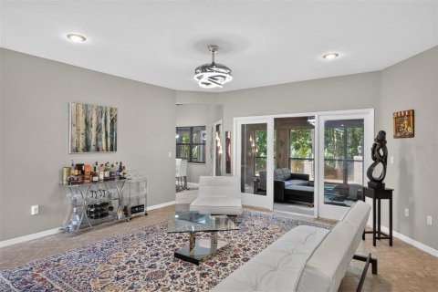 Villa ou maison à louer à Gainesville, Floride: 4 chambres, 277.41 m2 № 2418806 - photo 11