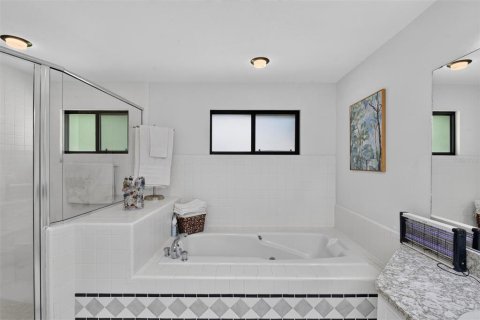 Villa ou maison à louer à Gainesville, Floride: 4 chambres, 277.41 m2 № 2418806 - photo 16