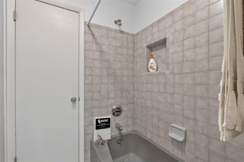 Villa ou maison à louer à Gainesville, Floride: 4 chambres, 277.41 m2 № 2418806 - photo 20