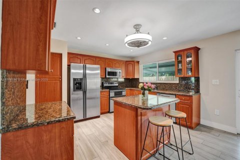 House in Cooper City, Florida 4 bedrooms, 161.65 sq.m. № 1667787 - photo 26