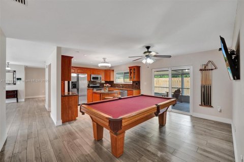 House in Cooper City, Florida 4 bedrooms, 161.65 sq.m. № 1667787 - photo 21